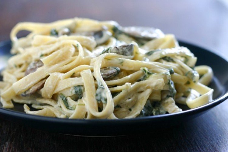 Fettuccine With Spinach Sauce
