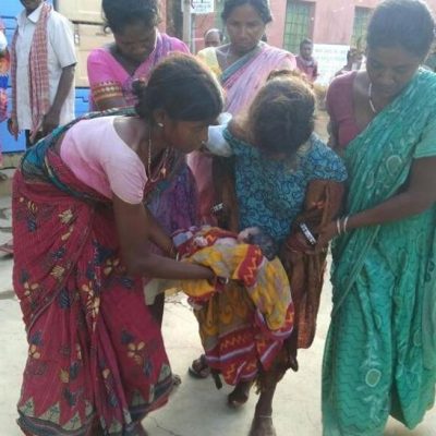 Jharkhand: Teen delivers baby on street, health centre staff turn their back