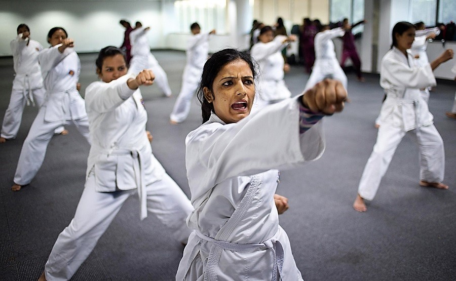 SELF DEFENSE MOVES