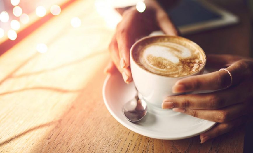 Drinking three to four cups of coffee a day can lower your risk of developing Type-2 diabetes by nearly 25 percent, suggests a study. The effect of coffee consumption on Type-2 diabetes was found in both men and women. The same protective effect applied to consume the same amount of decaffeinated coffee, the study showed. It was not just caffeine, but a mix of compounds including hydroxycinnamic acids notably chlorogenic acid, trigonelline, diterpenes eg cafestol and kahweol, and caffeic acid, that is said to be the reason behind the link, said Mattias Carlstrom, Associate Professor from the Karolinska Institutet, Sweden. The results were presented at the 2018 Annual Meeting of the European Association for the Study of Diabetes (EASD) in Germany. For the study, the team reviewed 30 prospective studies, with a total of 1,185,210 participants. Professor Kjeld Hermansen from the Aarhus University in Denmark, suggests that a number of factors may be involved including an antioxidant effect, an anti-inflammatory effect, thermogenic effects or the modulation of microbiome diversity. Coffee also caused a cascade of other beneficial changes in the fatty liver and inflammatory adipocytokines related to a reduced diabetes risk. In addition, coffee plays a significant role in boosting energy and attention levels, lowers risk of depression, multiple sclerosis, helps burn fat as well as prevents the onset of both Alzheimer’s and Parkinson’s diseases, previous research has shown
