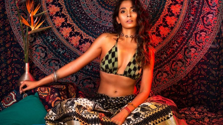 Monica-dogra