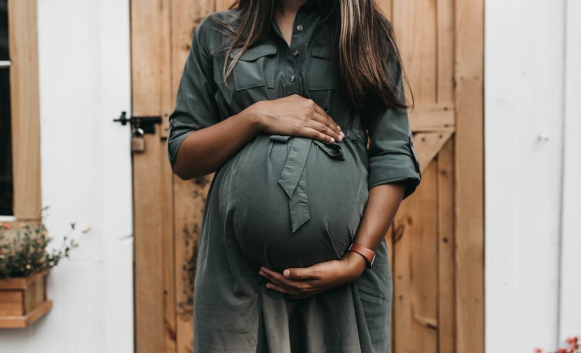 Maternity Clothing: Why & When to Buy