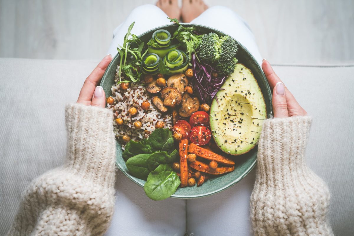 nutrition-month-eating-healthy-while-traveling-working-late-in-the